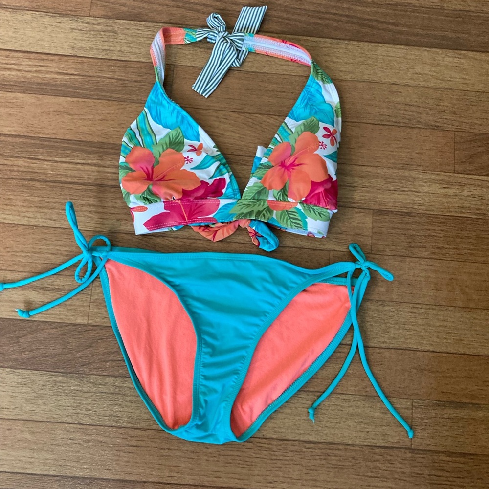 Size 10 teal and orange.